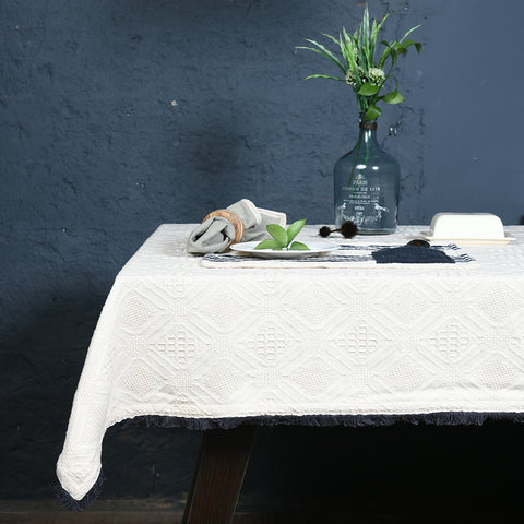 Cream Woven cotton table cloth with lace details