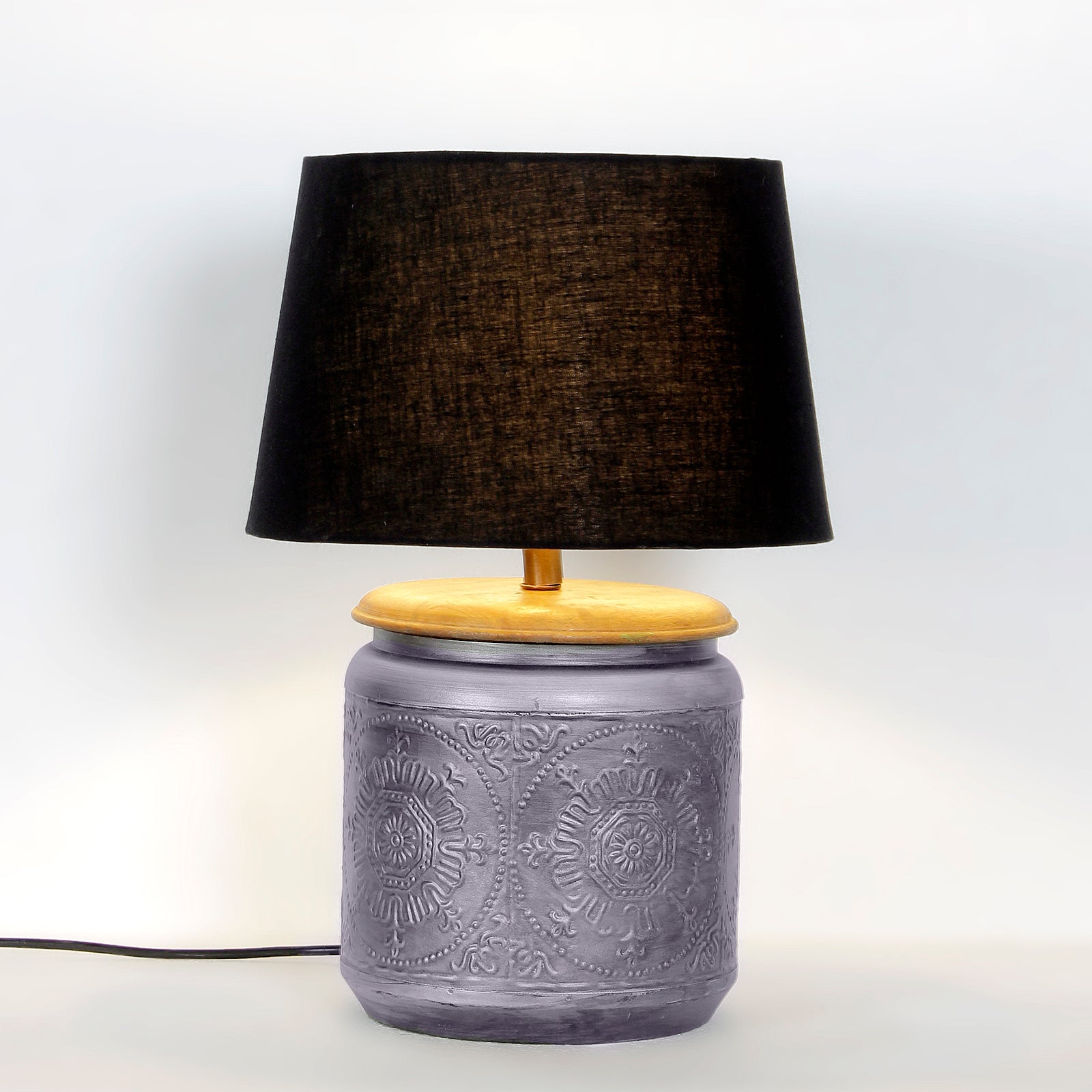 Creote Metallic Table Lamp
